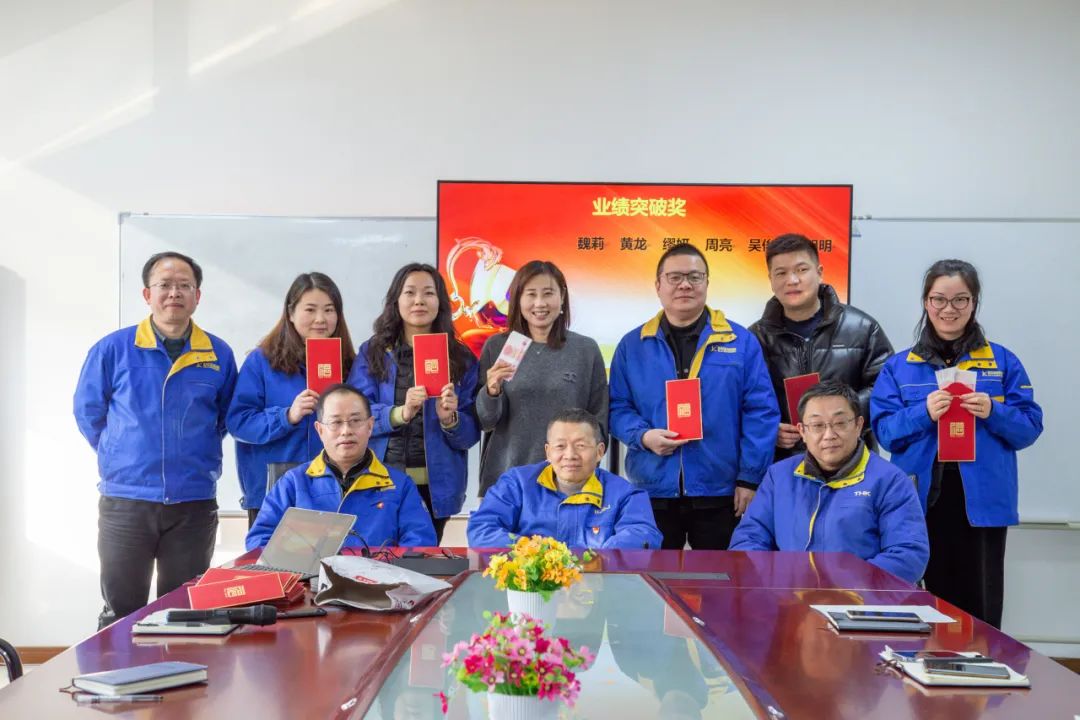 营销中心年度辉煌回顾：年终总结与展望(图7)