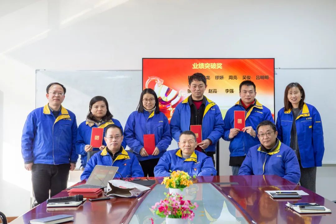 营销中心年度辉煌回顾：年终总结与展望(图8)